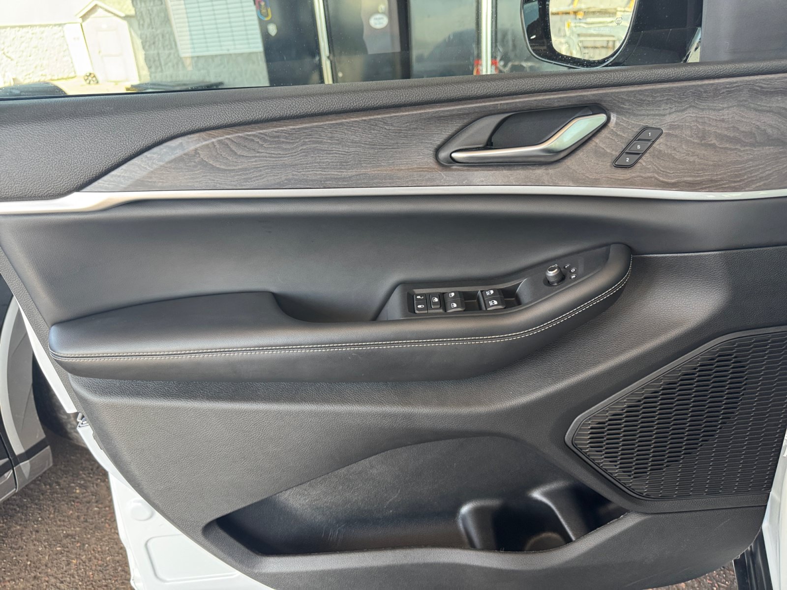 Used 2023 Jeep Grand Cherokee Limited AWD/4WD image 10