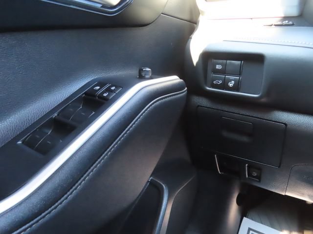 Used 2024 Toyota Highlander LE AWD/4WD image 33