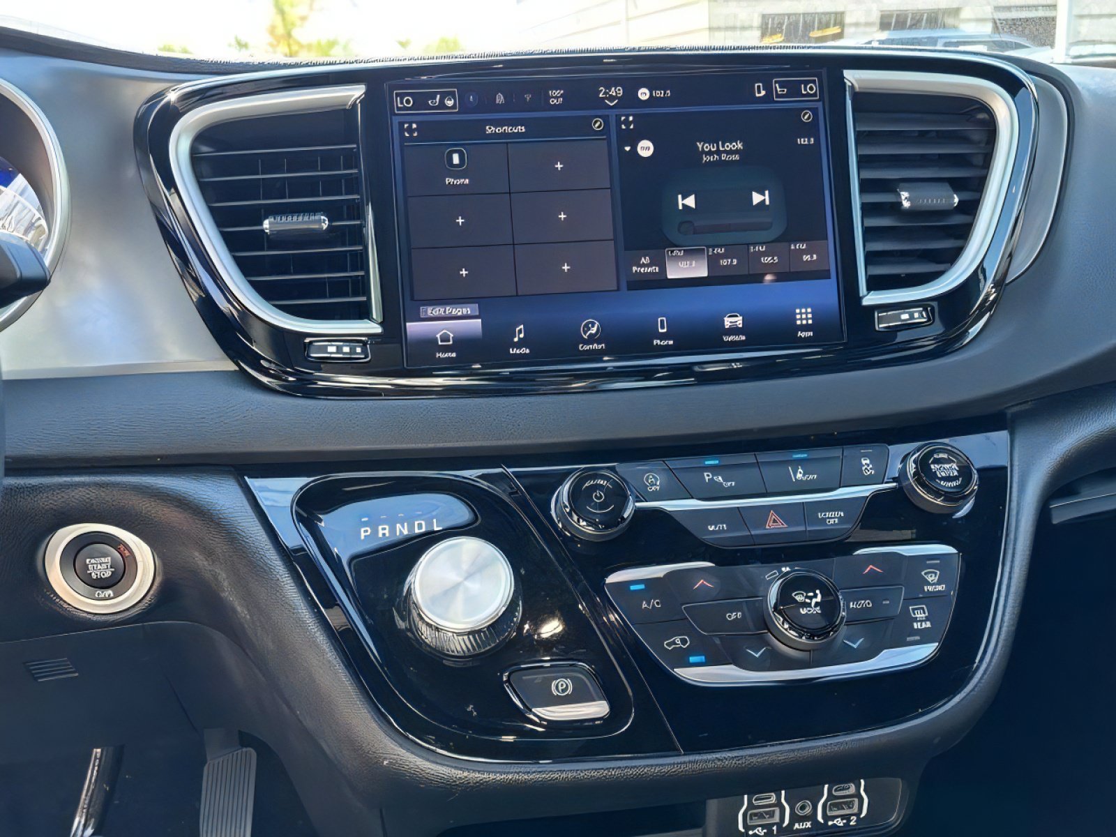 Used 2025 Chrysler Pacifica Select FWD image 14