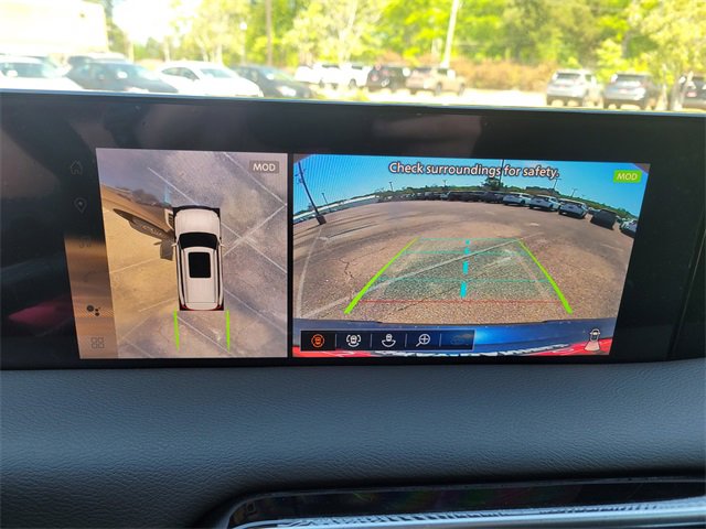 New 2025 Nissan Armada SL w/ Captain's Chari Seat Package image 4