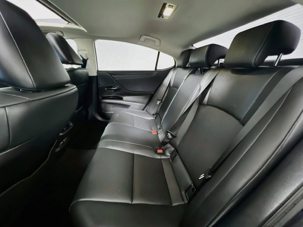 Used 2024 Lexus ES 300h w/ Premium Package FWD image 25