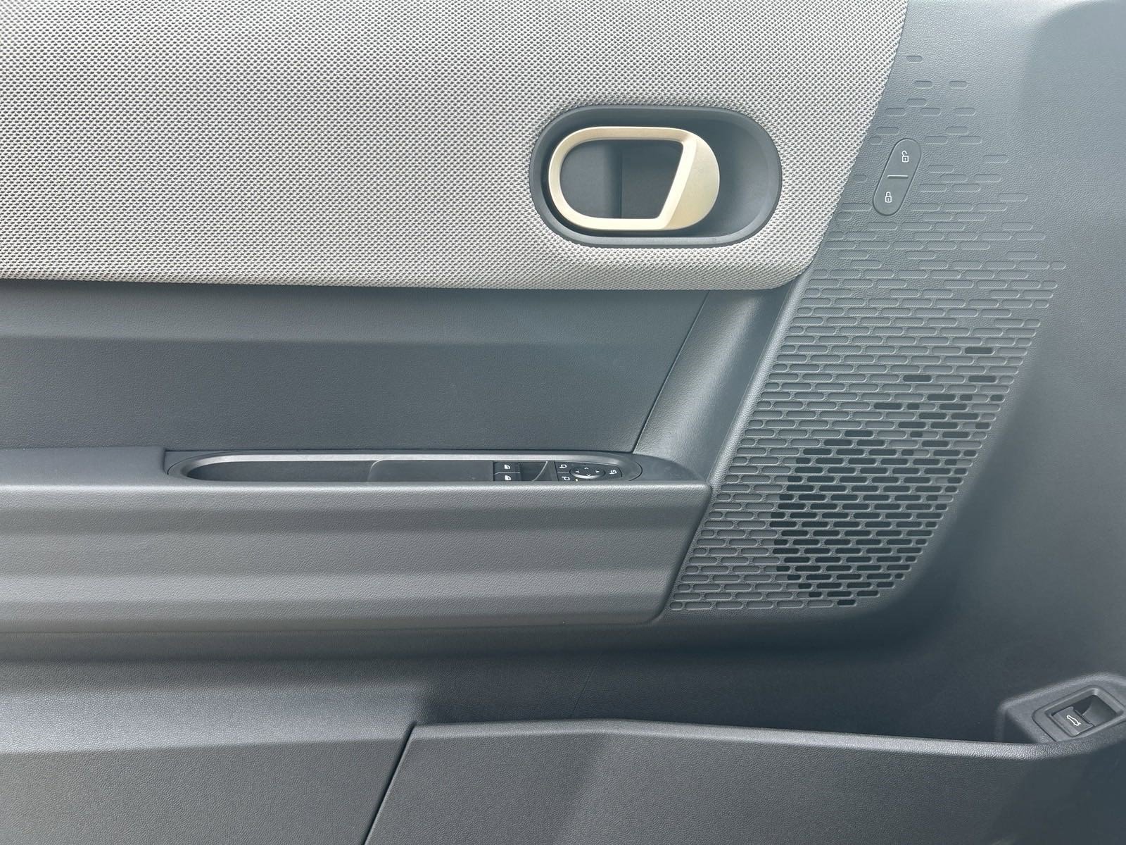 Certified 2025 MINI Cooper 2-Door Hardtop image 23