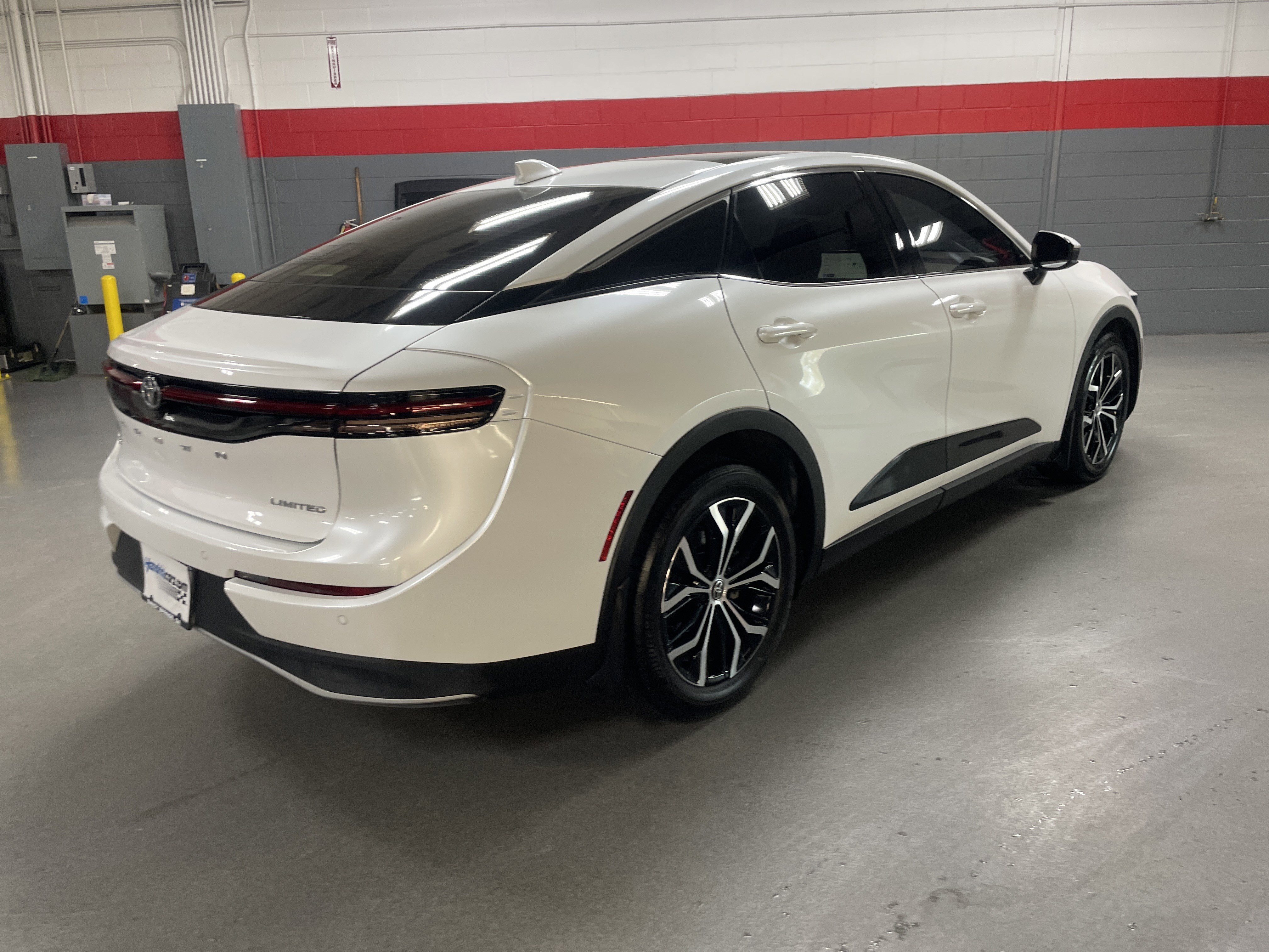 Used 2023 Toyota Crown Limited image 10