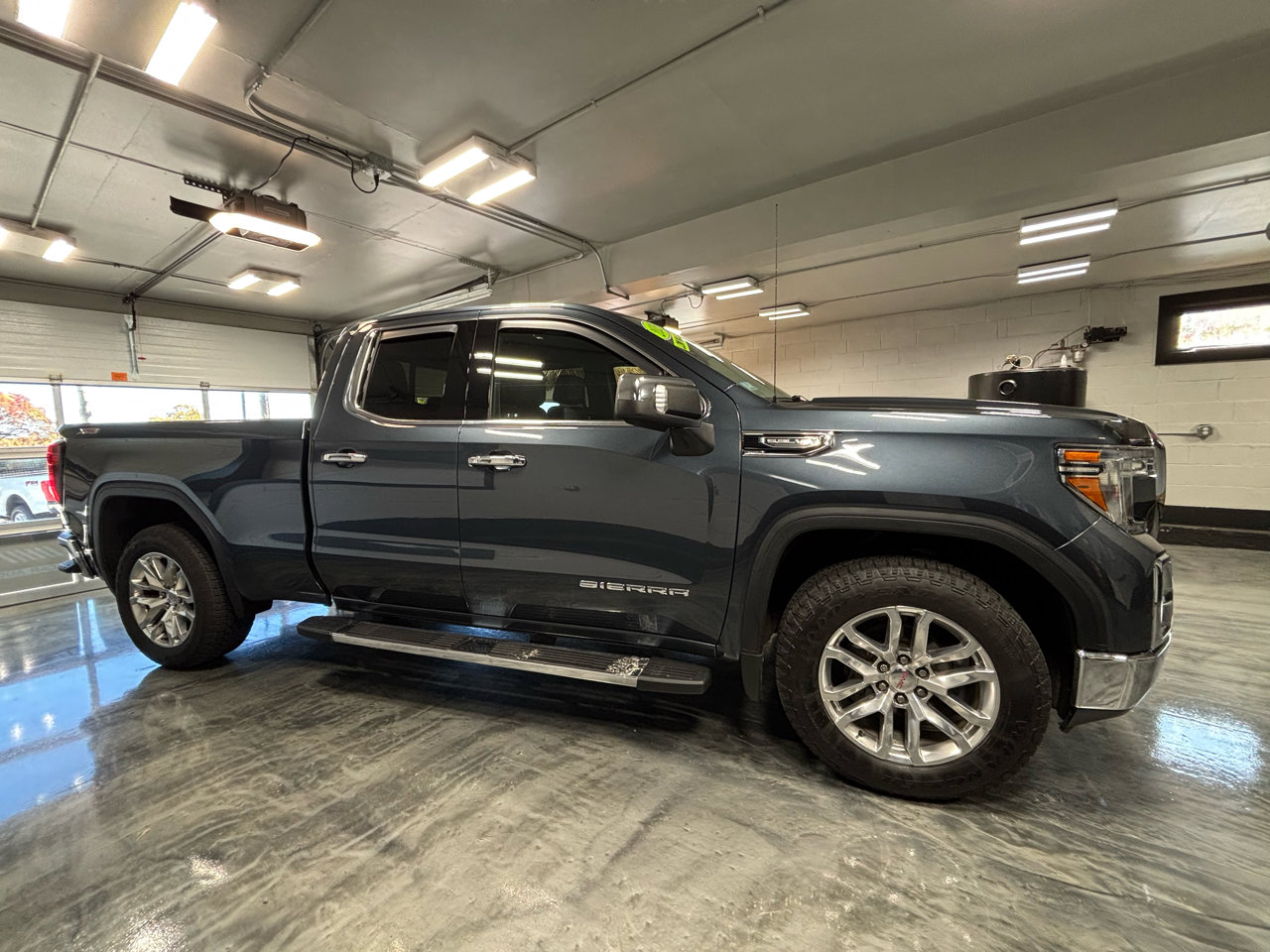 Used 2019 GMC Sierra 1500 SLT w/ SLT Premium Package image 15