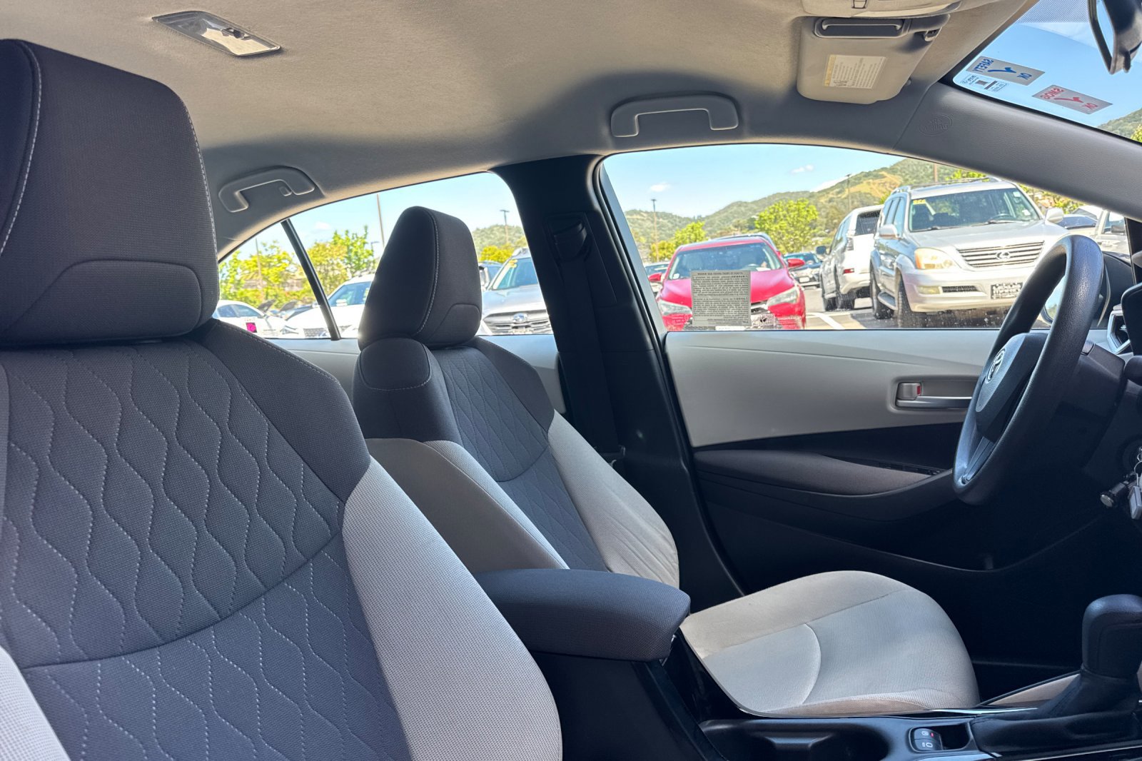 Used 2021 Toyota Corolla LE FWD image 30