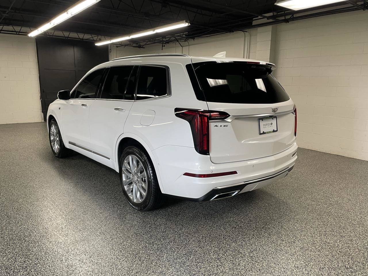 Used 2025 Cadillac XT6 Premium Luxury w/ Technology Package FWD image 10