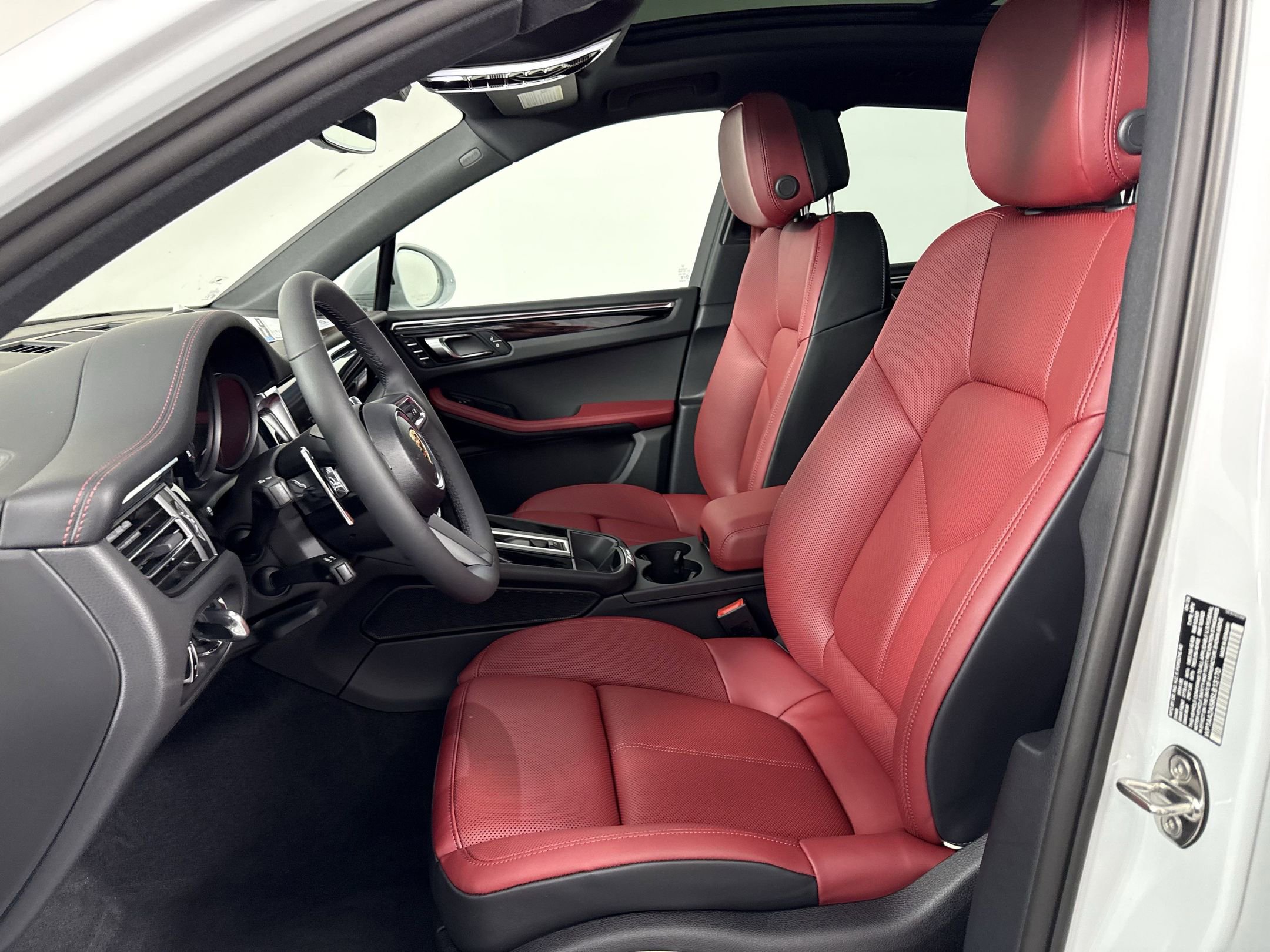 New 2025 Porsche Macan image 5