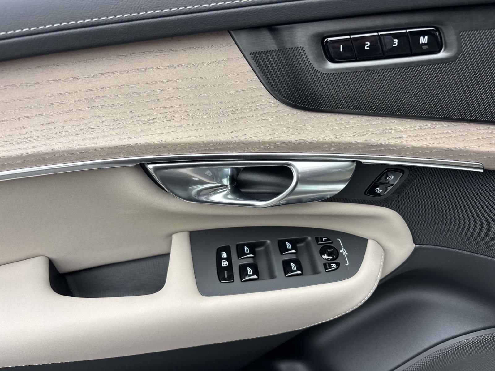 New 2026 Volvo XC90 B6 Plus w/ Protection Package Premier image 13