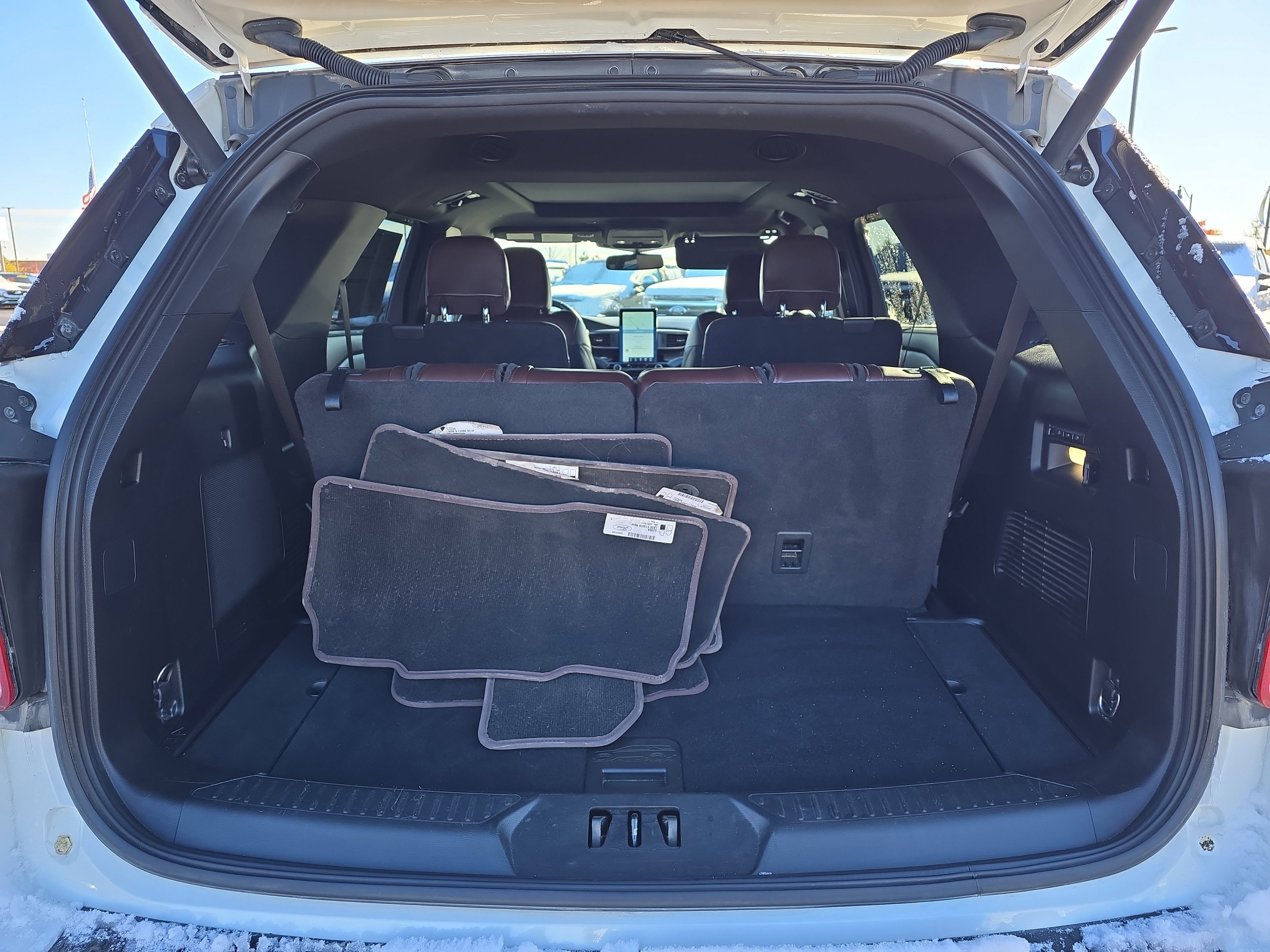 Certified 2021 Ford Explorer Platinum w/ Equipment Group 601A image 8