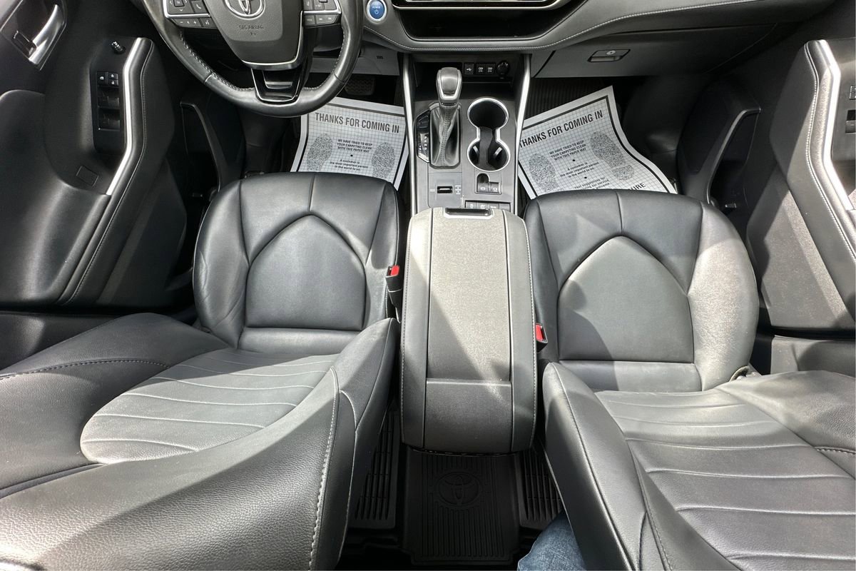 Used 2021 Toyota Highlander XLE image 15