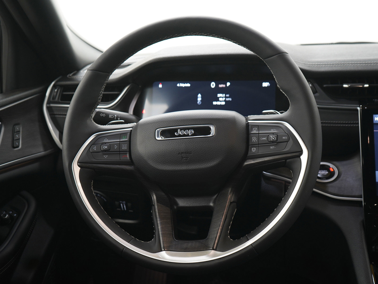 Used 2024 Jeep Grand Cherokee L Limited AWD/4WD image 18