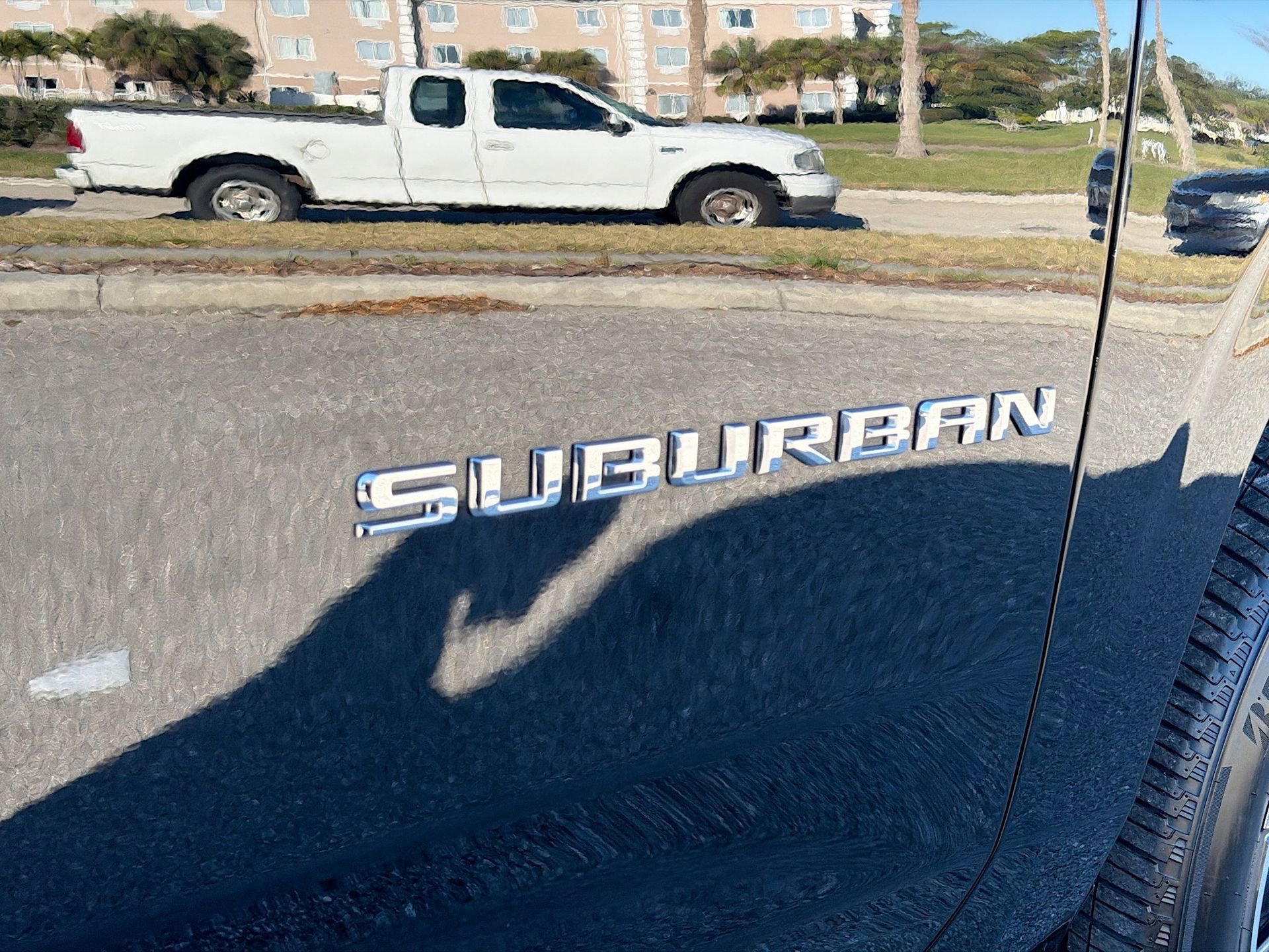 Used 2025 Chevrolet Suburban High Country image 12