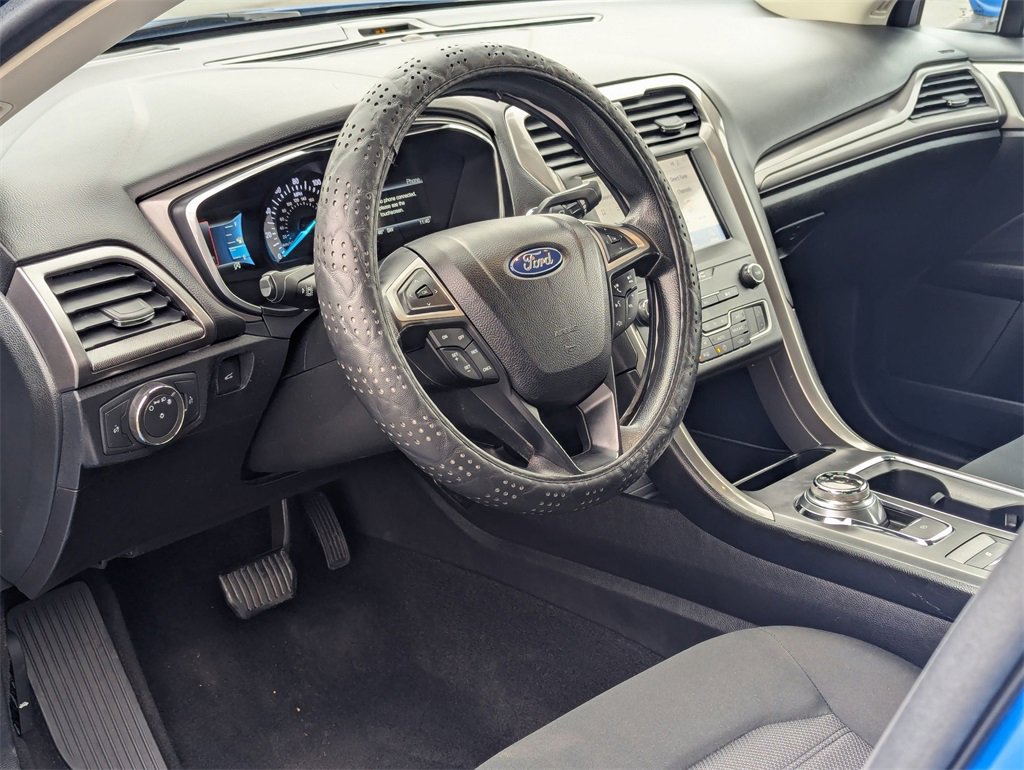 Used 2020 Ford Fusion SE image 9