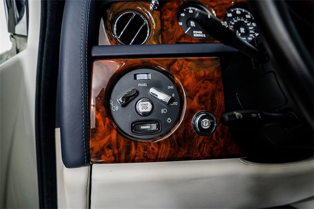 Used 2016 Rolls-Royce Phantom Sedan image 39