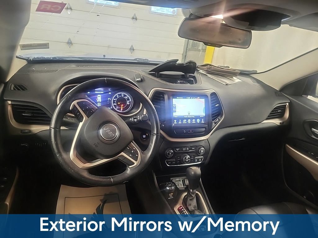 Used 2018 Jeep Cherokee Limited w/ Luxury Group AWD/4WD image 8