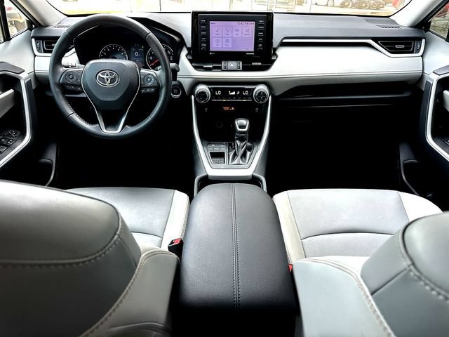 Used 2020 Toyota RAV4 XLE Premium FWD image 29