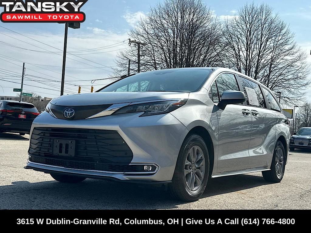 Certified 2022 Toyota Sienna XLE