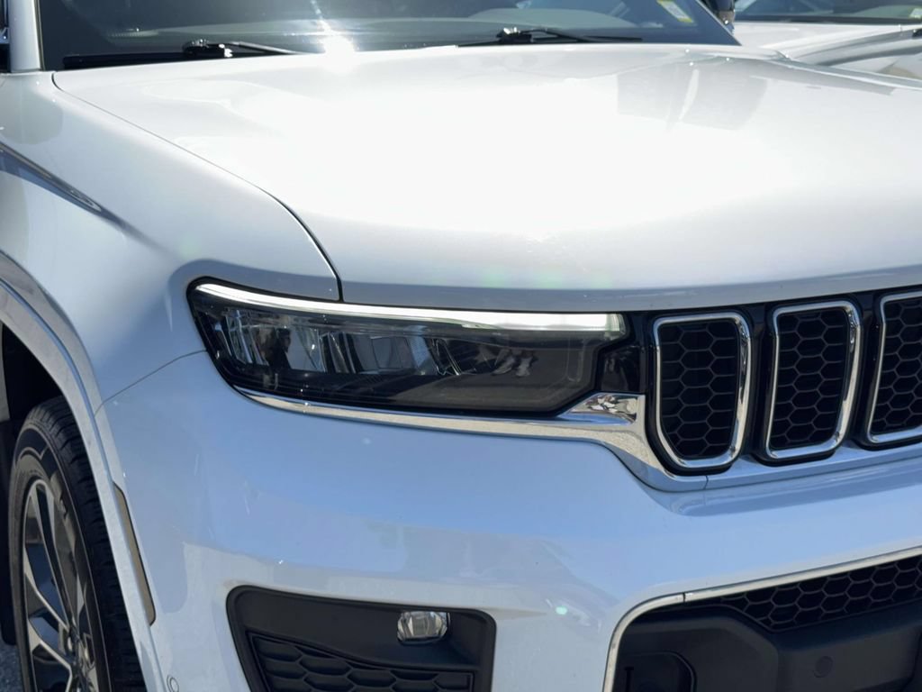 Used 2022 Jeep Grand Cherokee Overland AWD/4WD image 9