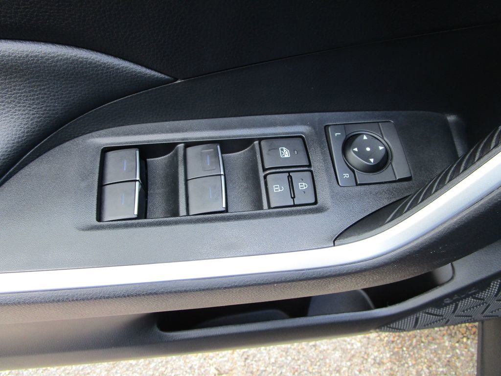 Used 2022 Toyota RAV4 XLE image 20