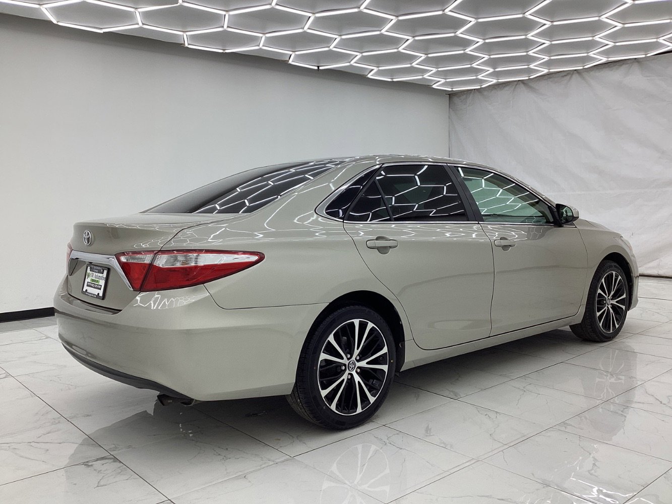 Used 2015 Toyota Camry LE FWD image 11