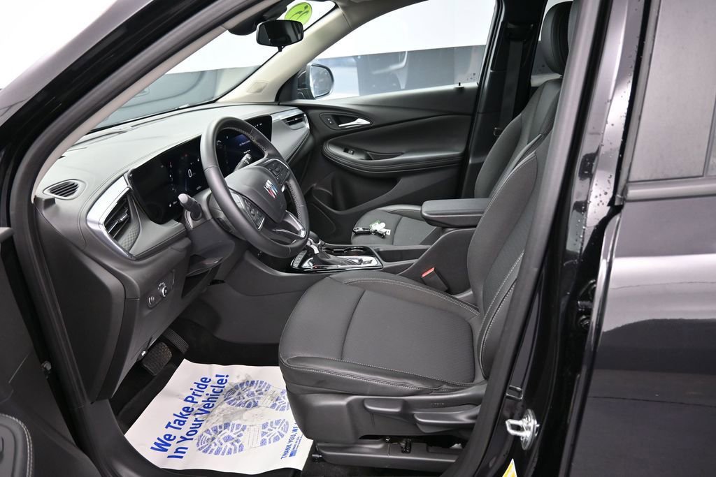 Used 2025 Buick Encore GX Preferred AWD/4WD image 27