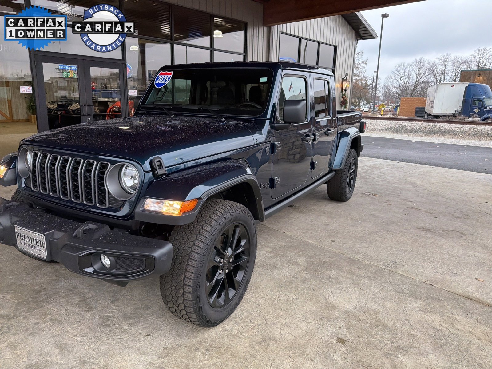 Used 2025 Jeep Gladiator Sport image 22