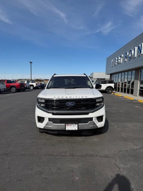 Used 2025 Ford Expedition Platinum image 3