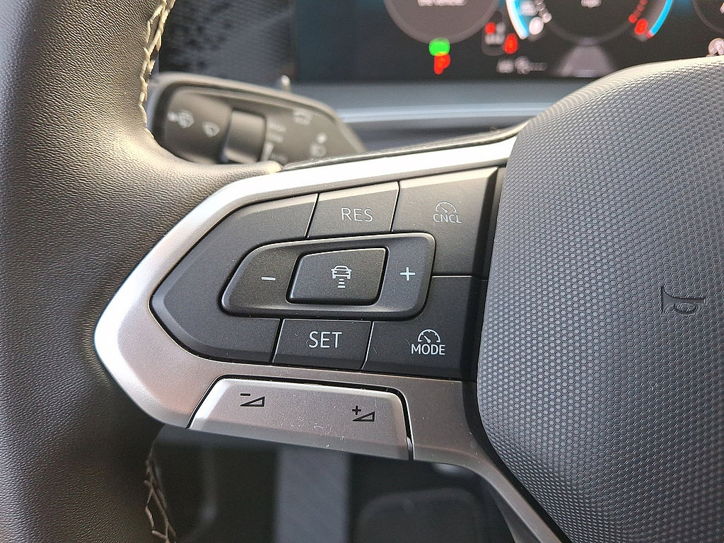 Used 2026 Volkswagen Tiguan SE AWD/4WD image 23