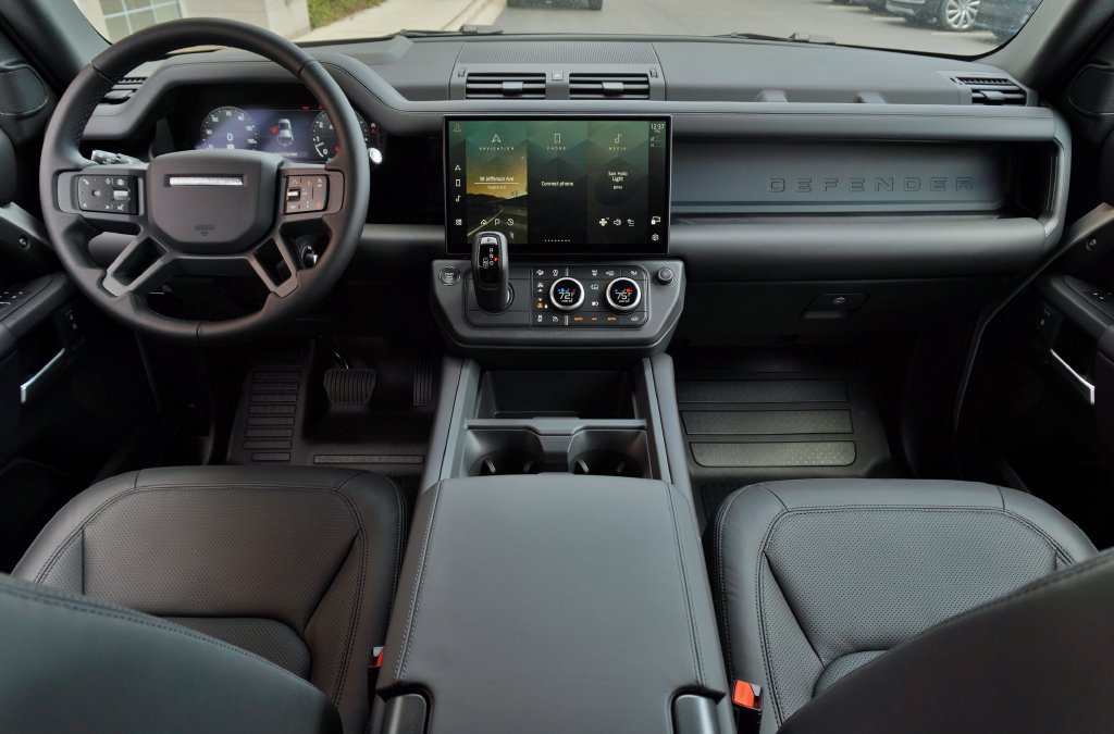 Used 2026 Land Rover Defender 110 X-Dynamic SE AWD/4WD image 9