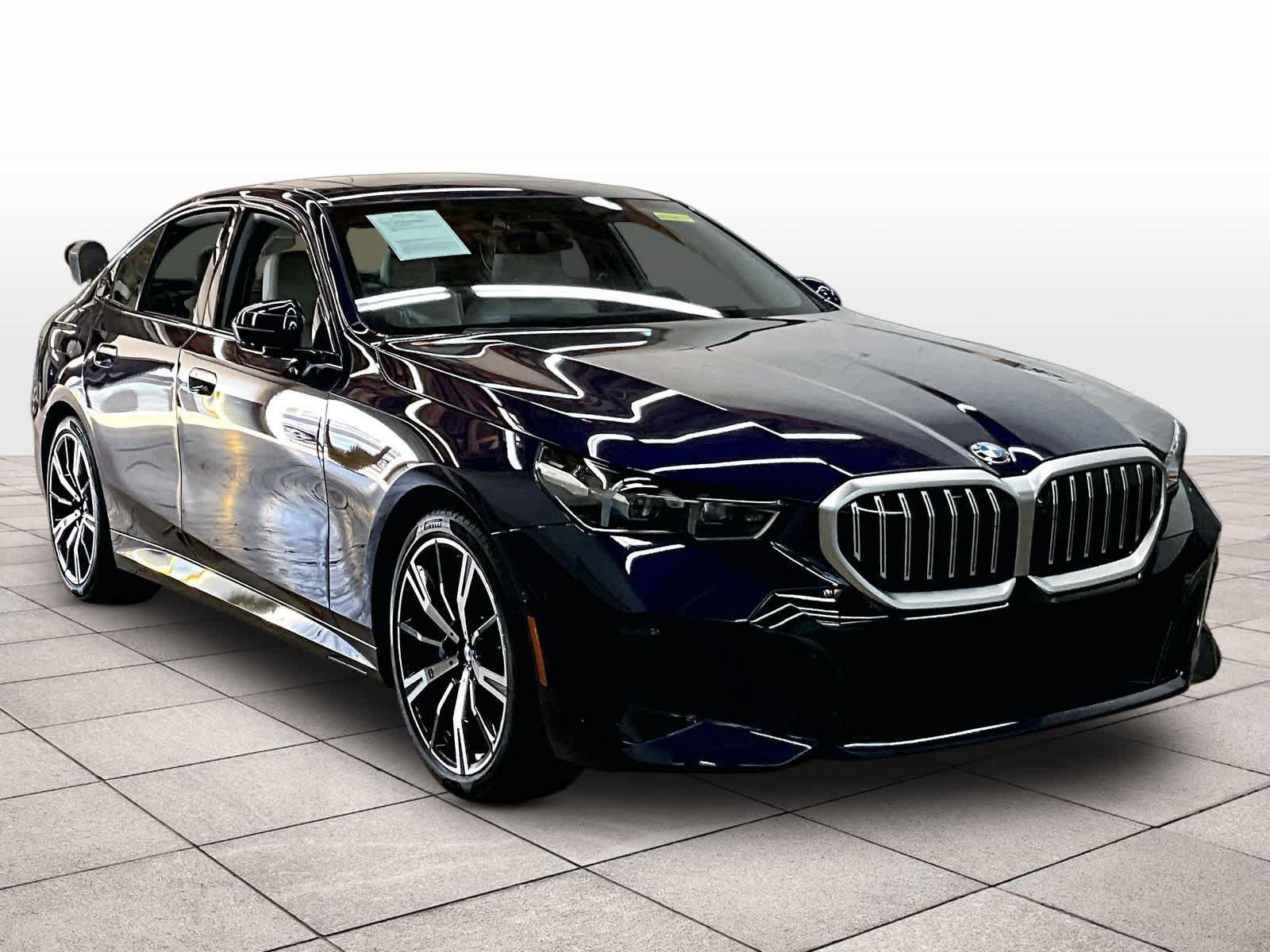 Used 2026 BMW 530i w/ M Sport Package RWD image 2