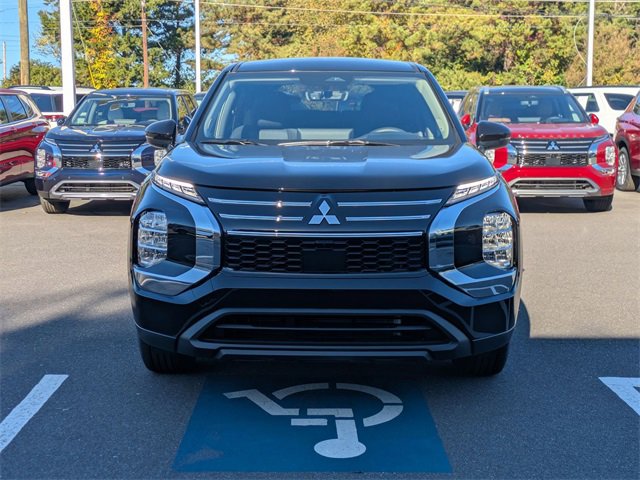 New 2025 Mitsubishi Outlander ES image 8