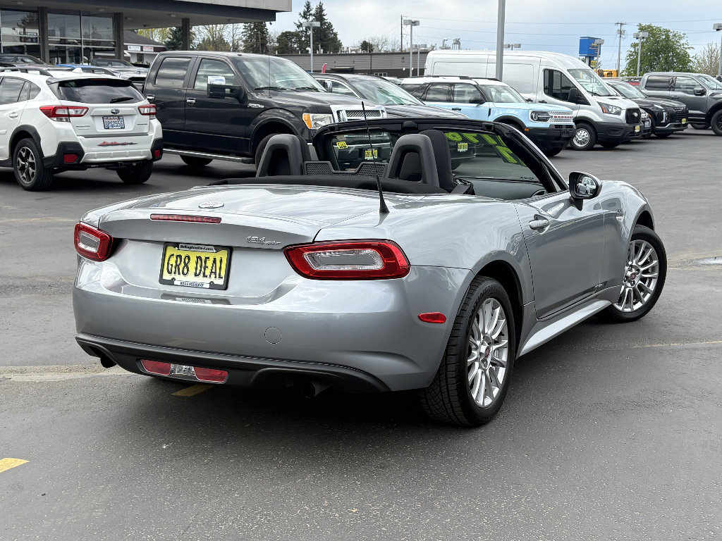 Used 2017 FIAT 124 Spider Classica RWD image 5