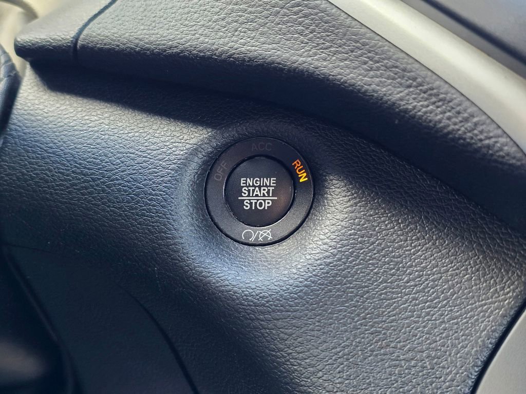 Used 2018 Jeep Cherokee Latitude Plus image 38