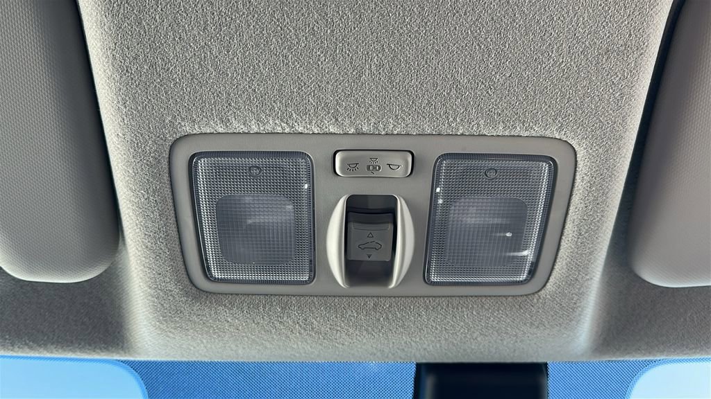 Used 2025 Hyundai Venue SEL image 30