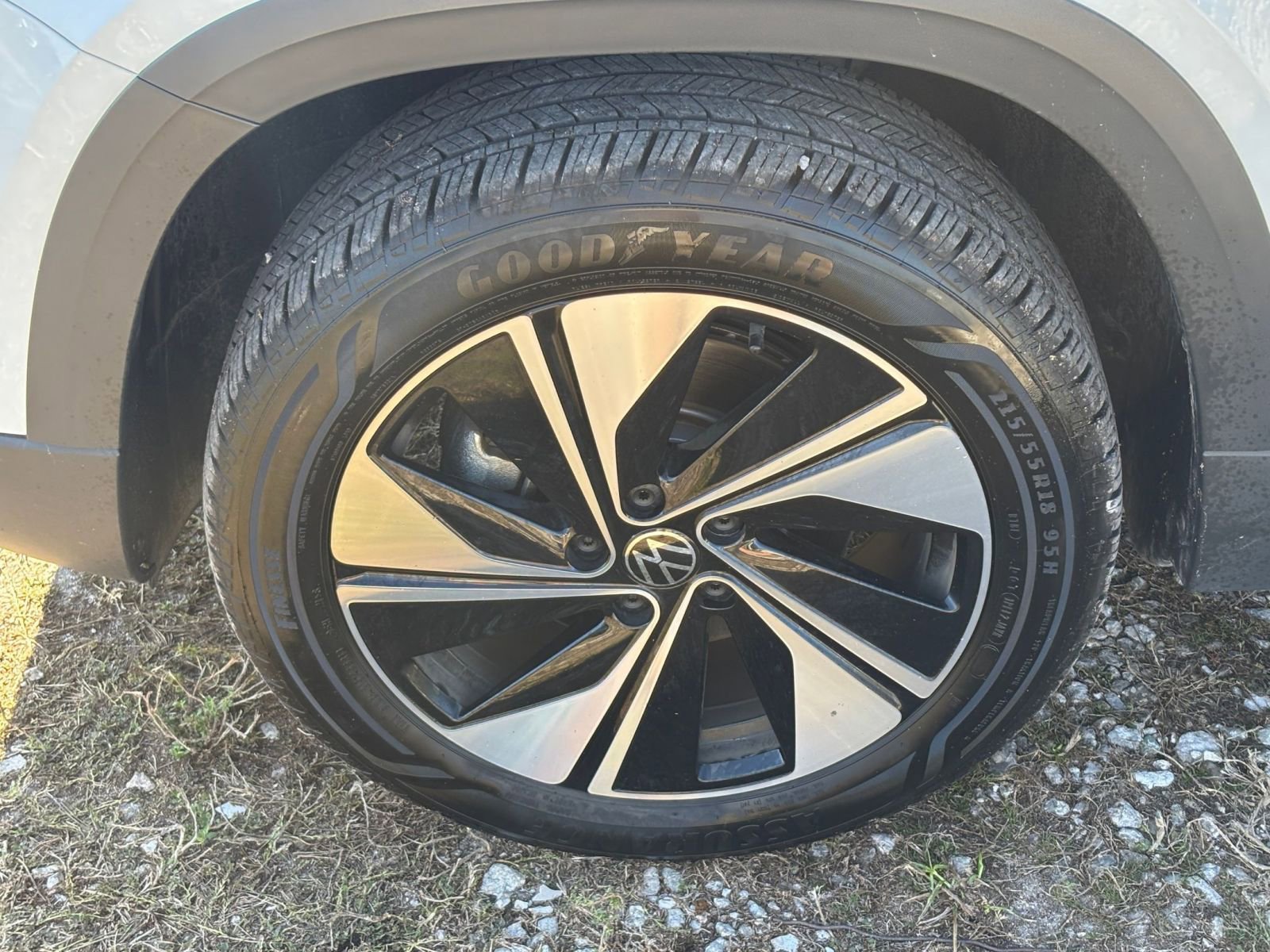 Used 2025 Volkswagen Taos SE image 30