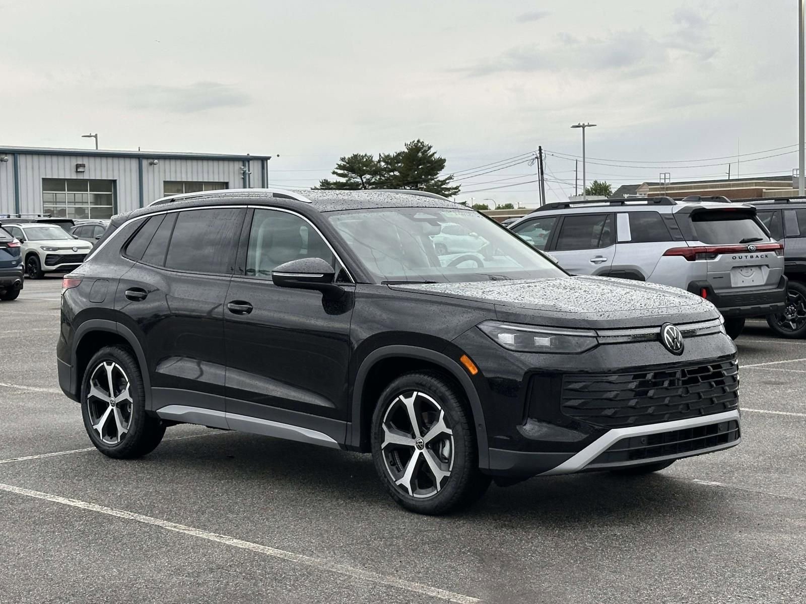 New 2026 Volkswagen Tiguan SE FWD image 8