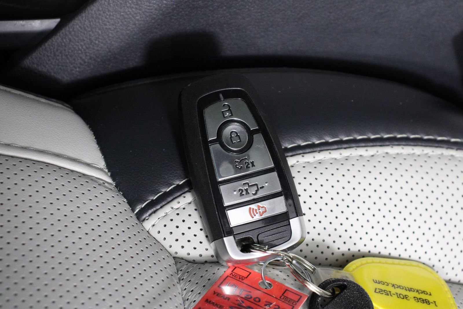 Used 2024 Ford F150 Lightning Platinum AWD/4WD image 31