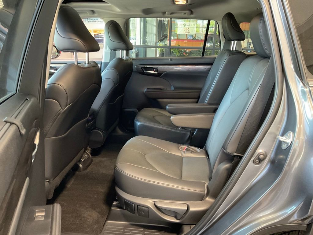 Used 2023 Toyota Highlander Limited AWD/4WD image 21