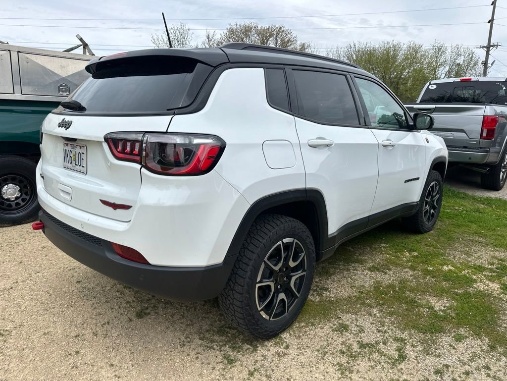 Used 2025 Jeep Compass Trailhawk AWD/4WD image 8