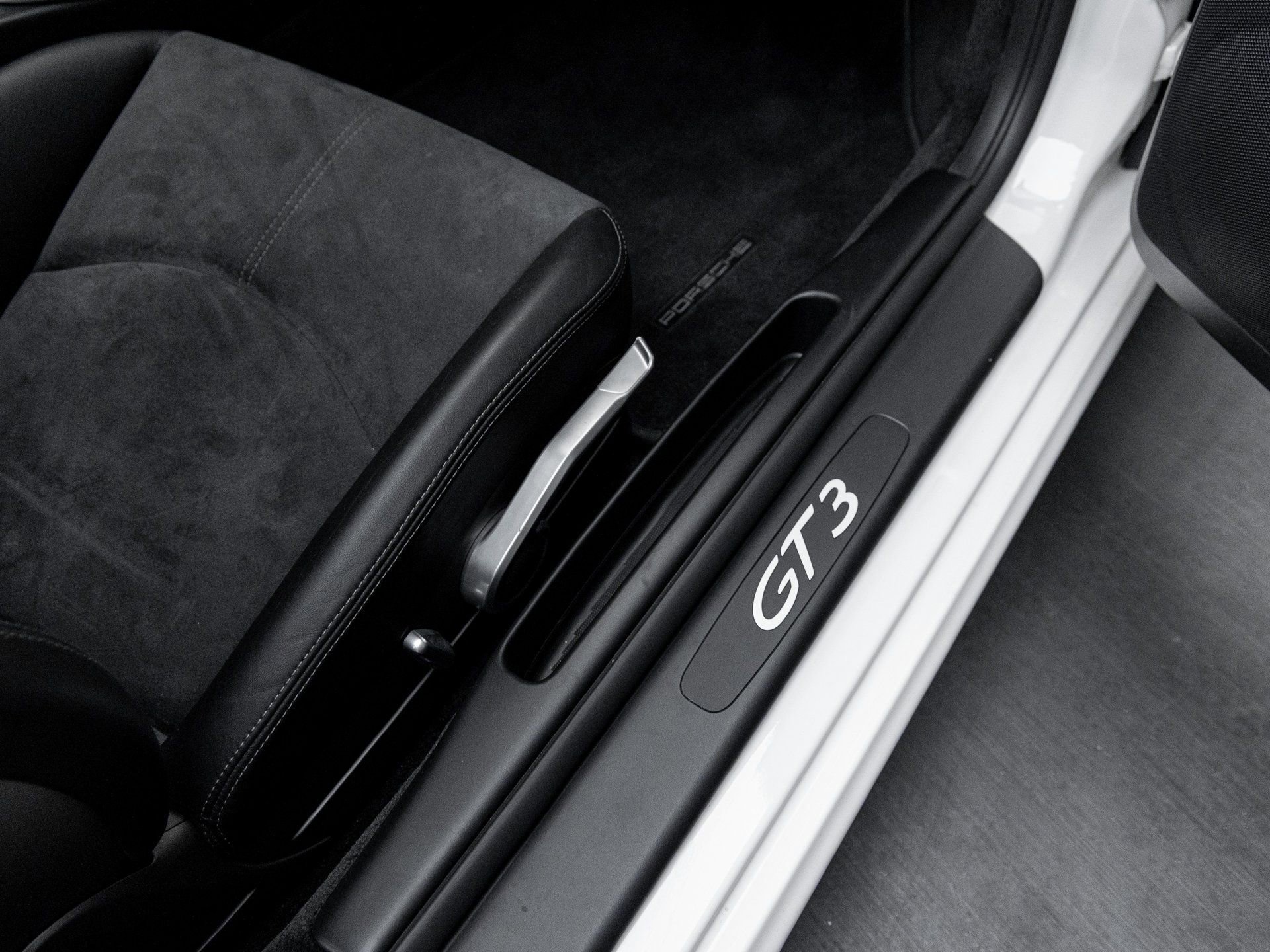 Used 2007 Porsche 911 GT3 RWD image 46
