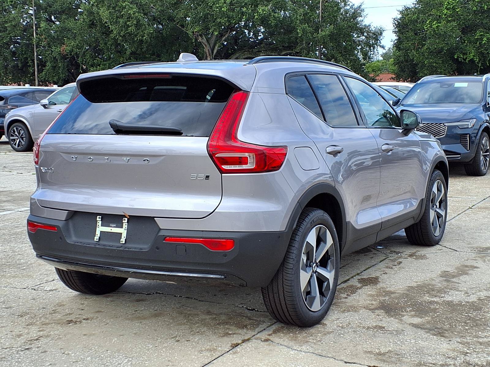 New 2026 Volvo XC40 B5 Plus w/ Protection Package Premier AWD/4WD image 7