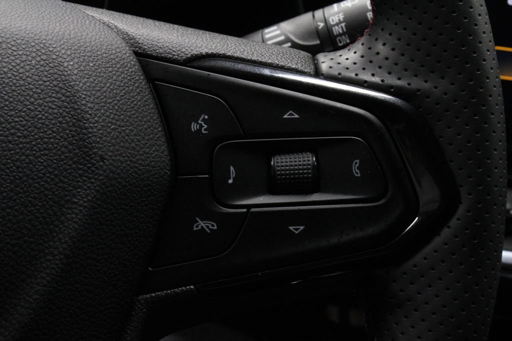 Used 2025 Chevrolet Trax RS w/ Driver Confidence Package FWD image 28