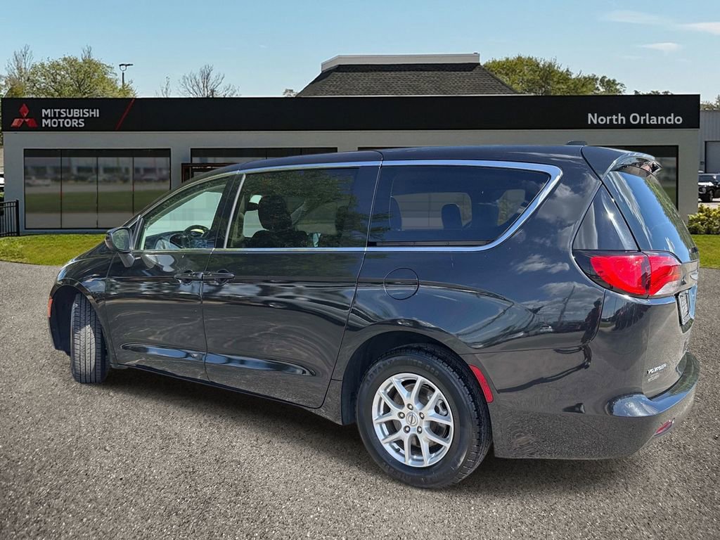 Used 2023 Chrysler Voyager LX FWD image 3