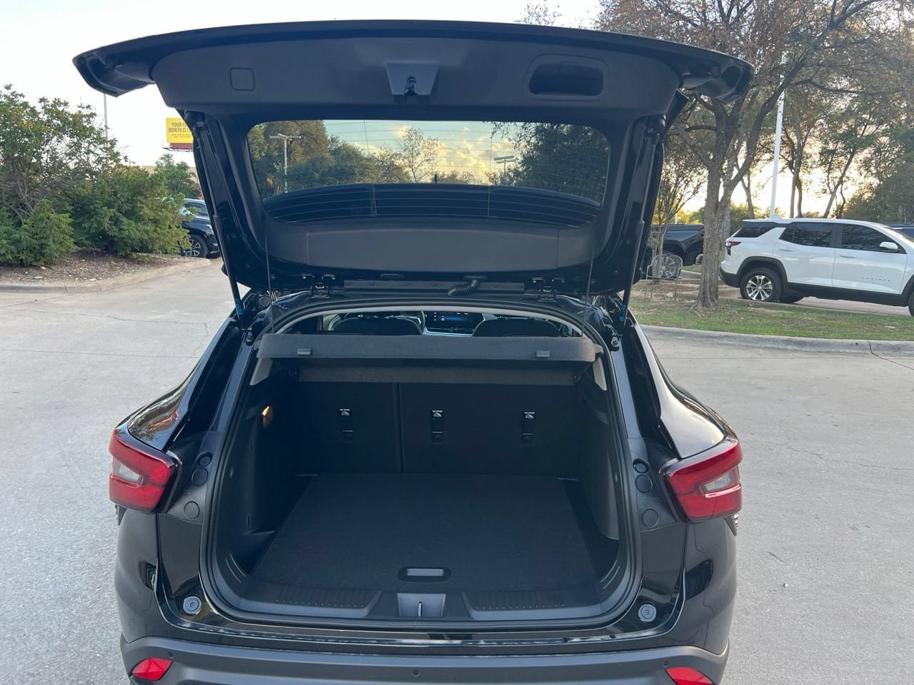 New 2026 Chevrolet Trax LT w/ Driver Confidence Package FWD image 27