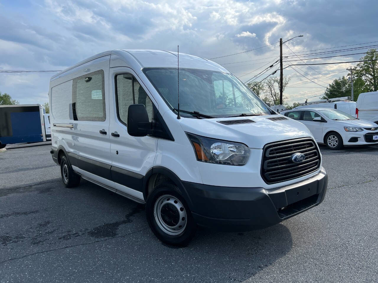 Used 2018 Ford Transit 350 148 Medium Roof RWD image 2