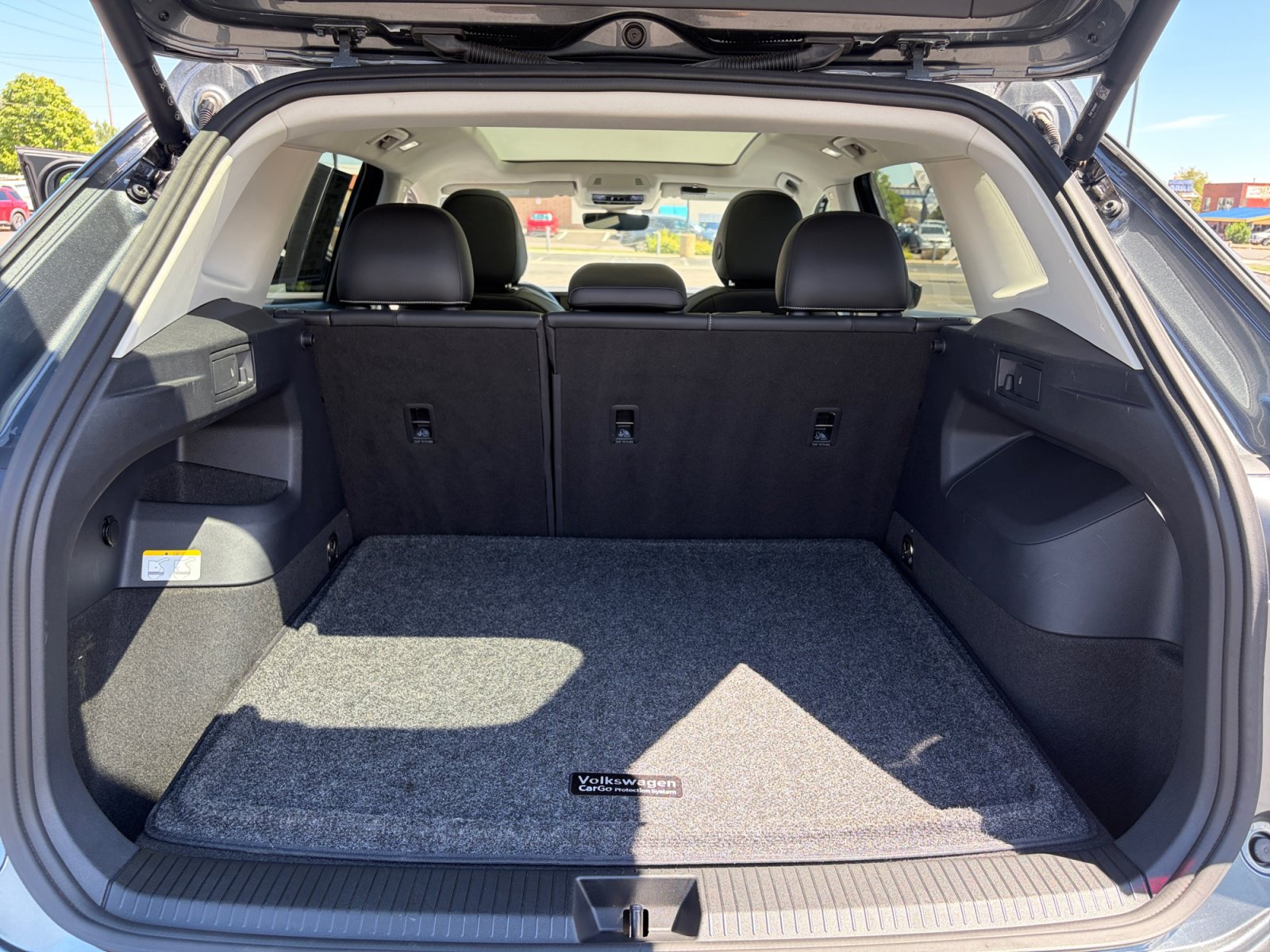 Used 2025 Volkswagen Tiguan SE w/ Panoramic Sunroof Package AWD/4WD image 34