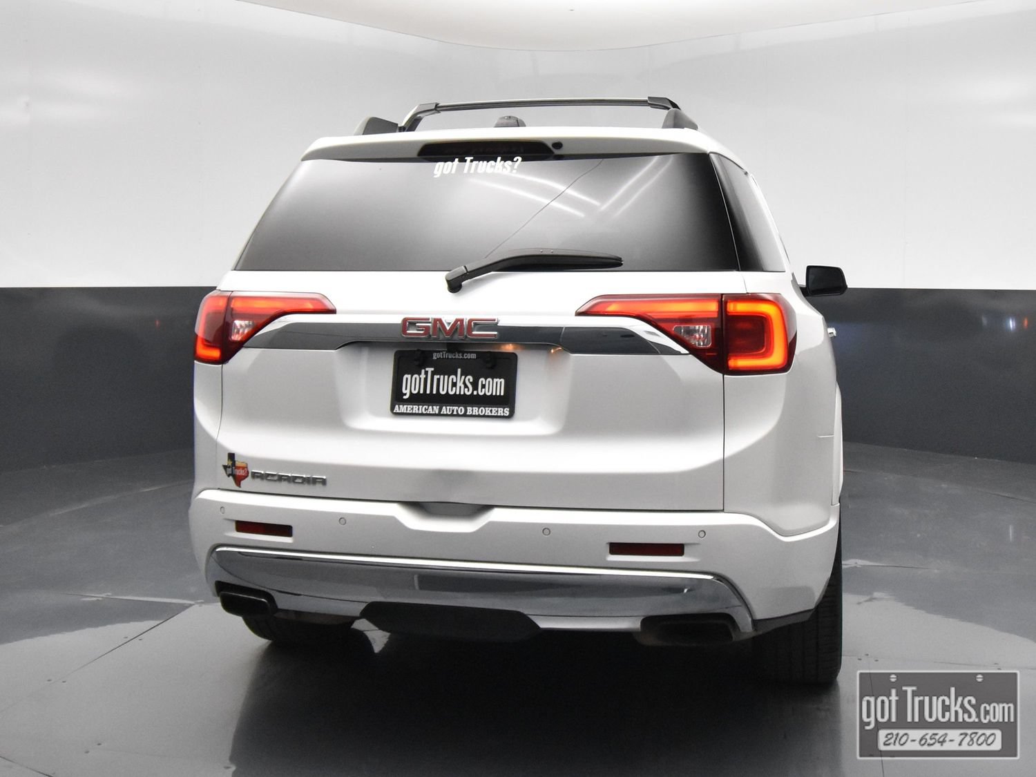 Used 2017 GMC Acadia Denali w/ Technology Package FWD image 6