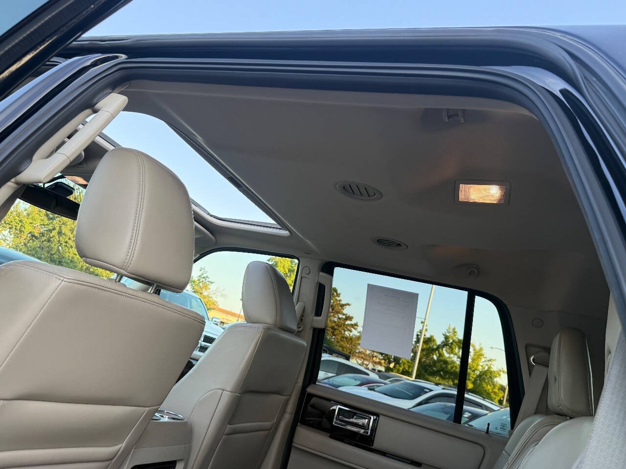 Used 2016 Lincoln Navigator Select AWD/4WD image 24