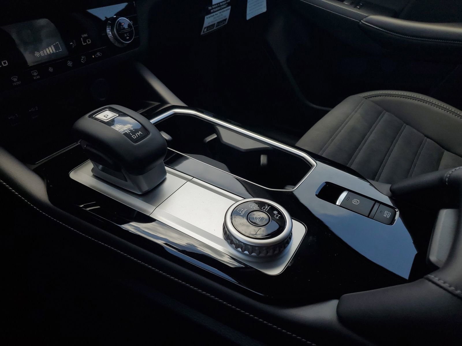 New 2025 Mitsubishi Outlander SE image 19