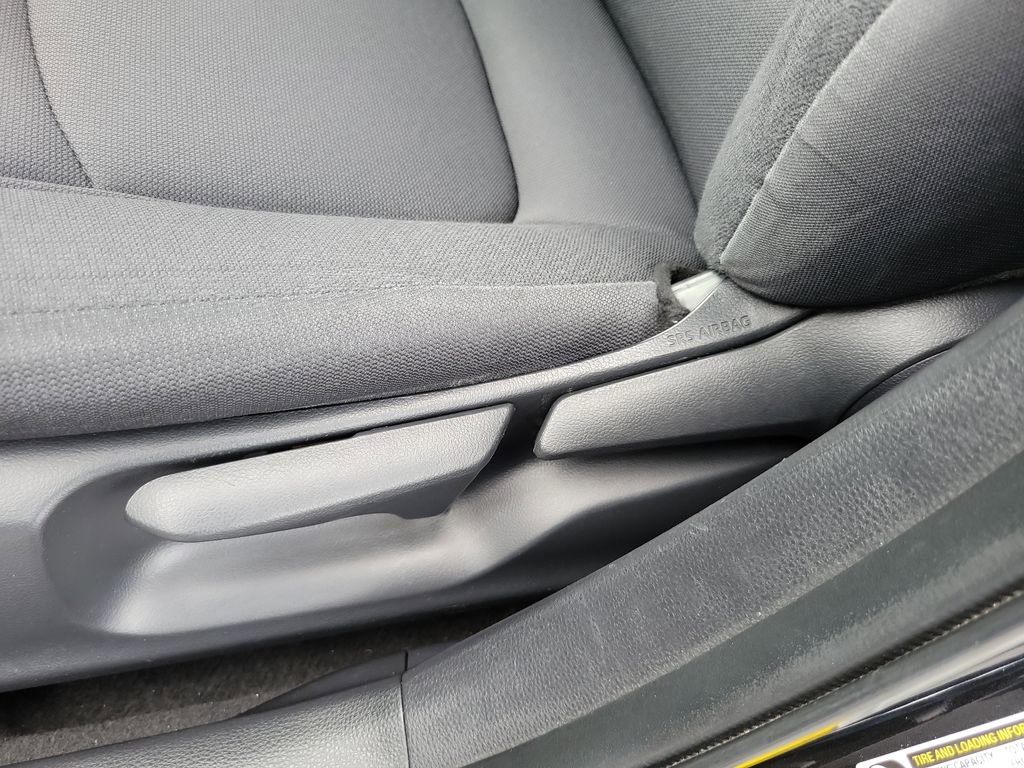 Used 2020 Toyota Corolla LE FWD image 30